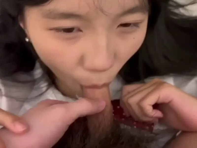 Em loli dễ thương mút cò biến em thành con em đĩ nứng lồn p2